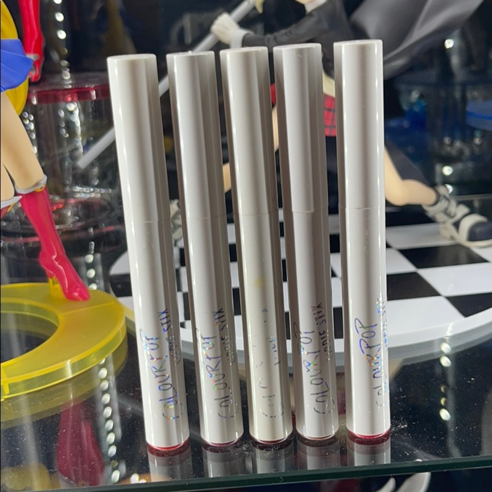 Colourpop lippiestix set-willing to break down set